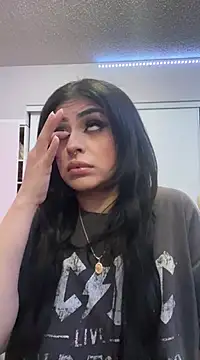 Snapshot of ThickerThanYoBitch chatting on 01.05.25 ThickerThanYoBitch online show from 01.05.25