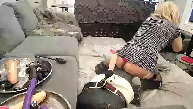 Snapshot of AssmannCD chatting on 01.14.25 AssmannCD online show from 01.14.25