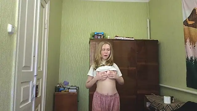 Riley Roo online show from 12.08.24