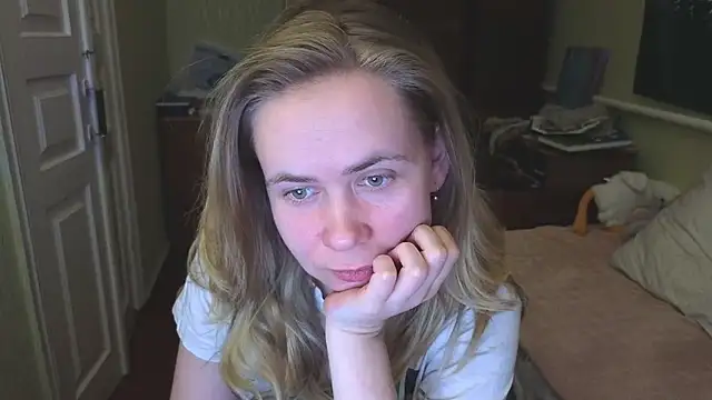 Riley Roo online show from 03.10.25