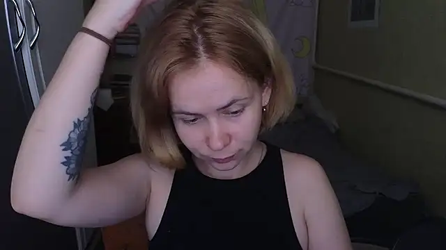 Snapshot of Riley_Roo chatting on 05.19.26 Riley Roo online show from 05.19.26