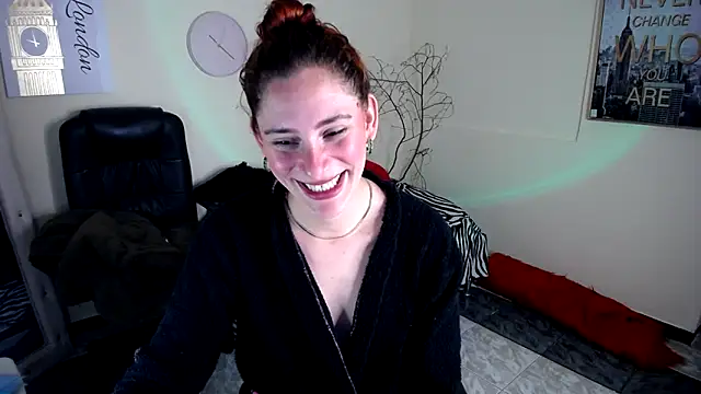 IsaBaileys  online show from 03.18.25