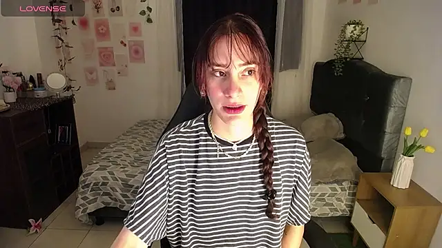 Snapshot of IsaBaileys_ chatting on 07.24.26 IsaBaileys online show from 07.24.26