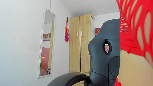 saralolo420 online show from 12.20.24