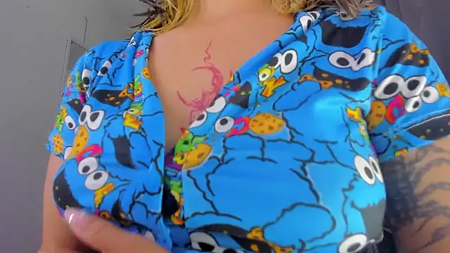 saralolo420 online show from 01.13.25