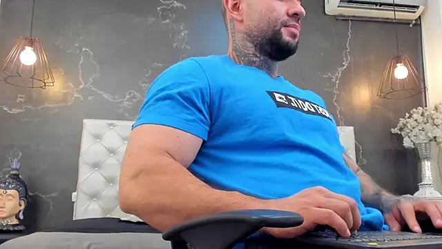 Snapshot of BruceDallas chatting on 12.07.24 BruceDallas online show from 12.07.24