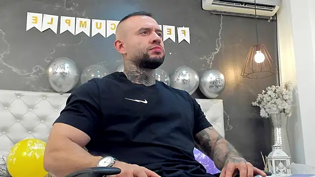 Snapshot of BruceDallas chatting on 12.19.24 BruceDallas online show from 12.19.24