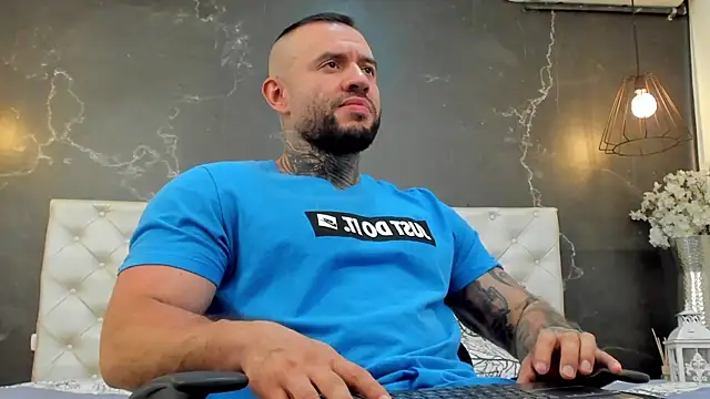 Snapshot of BruceDallas chatting on 12.22.24 BruceDallas online show from 12.22.24