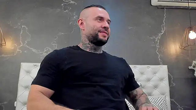 Snapshot of BruceDallas chatting on 01.02.25 BruceDallas online show from 01.02.25