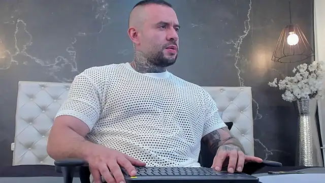 Snapshot of BruceDallas chatting on 02.07.25 BruceDallas online show from 02.07.25