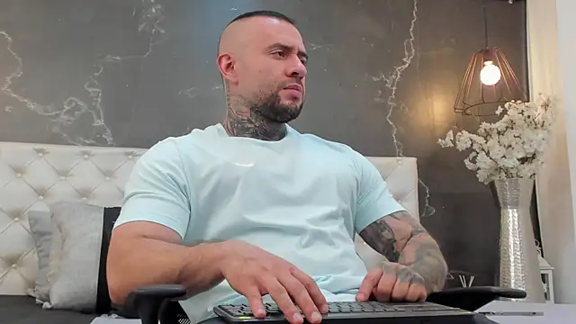 Snapshot of BruceDallas chatting on 03.11.25 BruceDallas online show from 03.11.25