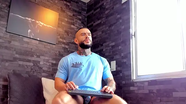 Snapshot of BruceDallas chatting on 09.22.25 BruceDallas online show from 09.22.25