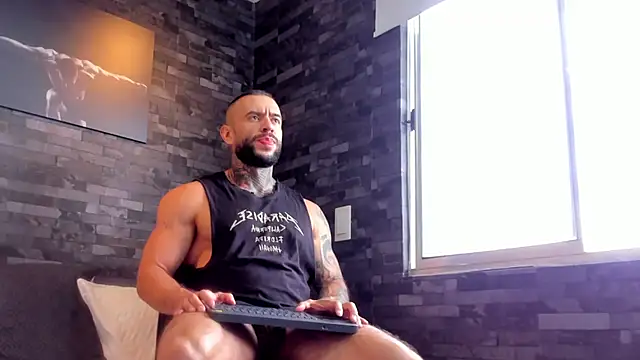 Snapshot of BruceDallas chatting on 09.25.25 BruceDallas online show from 09.25.25