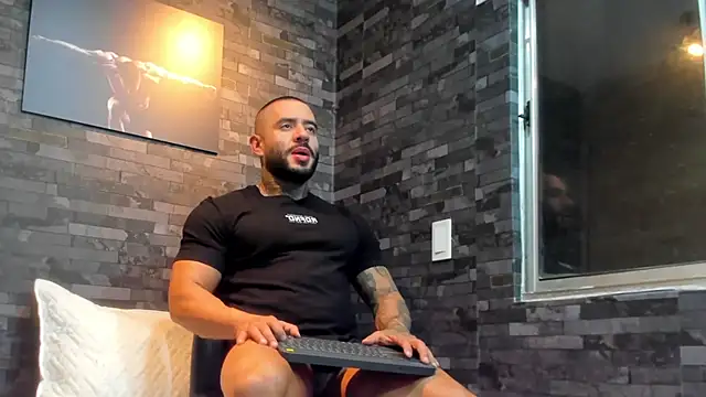 Snapshot of BruceDallas chatting on 11.27.25 BruceDallas online show from 11.27.25