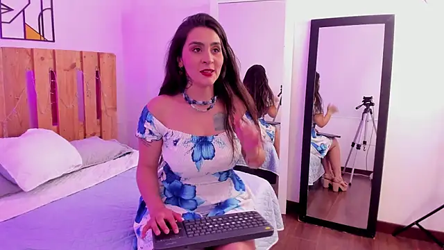 Snapshot of emily_amaya chatting on 07.07.26 emily amaya online show from 07.07.26