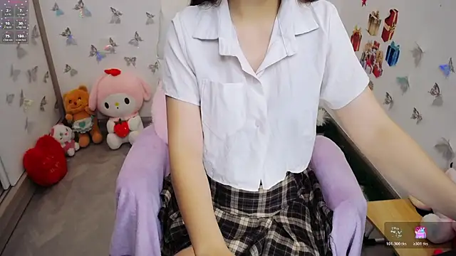Snapshot of _Mizuki_ chatting on 04.13.26 Mizuki online show from 04.13.26