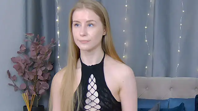 Snapshot of VioletiSwone chatting on 02.01.25 VioletiSwone online show from 02.01.25