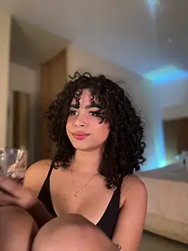 Snapshot of Lianh_Benett chatting on 12.23.24 Lianh Benett online show from 12.23.24