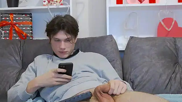 Snapshot of CalvinCay chatting on 02.04.25 CalvinCay online show from 02.04.25