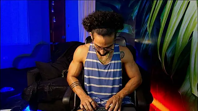 Snapshot of Romeocolin chatting on 02.01.26 Romeocolin online show from 02.01.26