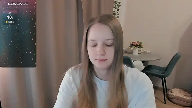 Snapshot of Alyaley chatting on 04.25.26 Alyaley online show from 04.25.26