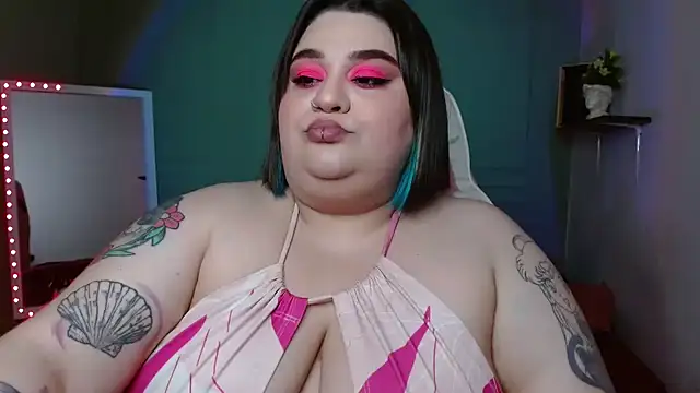 Snapshot of tiffany_laurens chatting on 12.23.24 tiffany laurens online show from 12.23.24