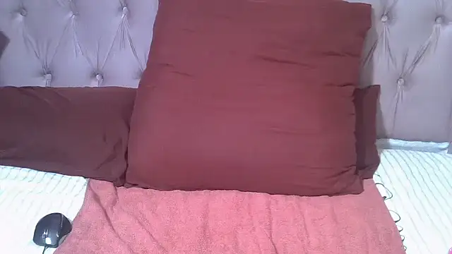 Snapshot of SweetMellowX1 chatting on 09.09.25 SweetMellowX1 online show from 09.09.25