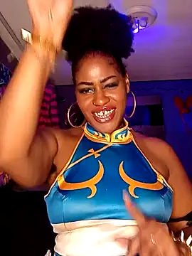 Snapshot of AmazonianMistress chatting on 10.15.25 AmazonianMistress online show from 10.15.25