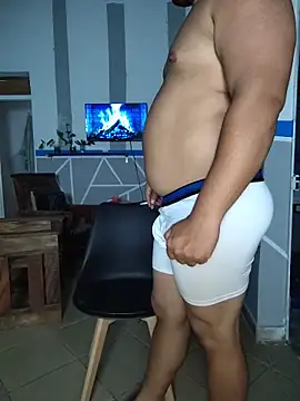Snapshot of Evert_hairyboy chatting on 05.31.26 Evert hairyboy online show from 05.31.26