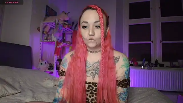 Snapshot of PinkHurricaneOfficial chatting on 01.27.25 PinkHurricaneOfficial online show from 01.27.25