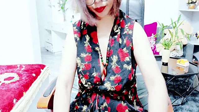 Snapshot of Miu-Le chatting on 06.21.26 Miu-Le online show from 06.21.26