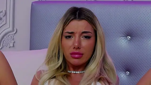 Snapshot of ClaraHazel chatting on 01.08.25 ClaraHazel online show from 01.08.25