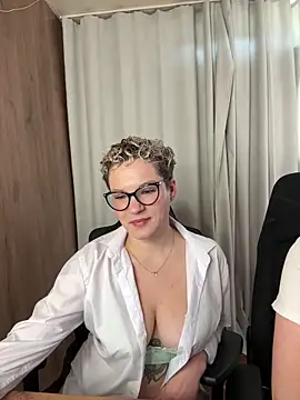 MrMrsRight online show from 09.18.25