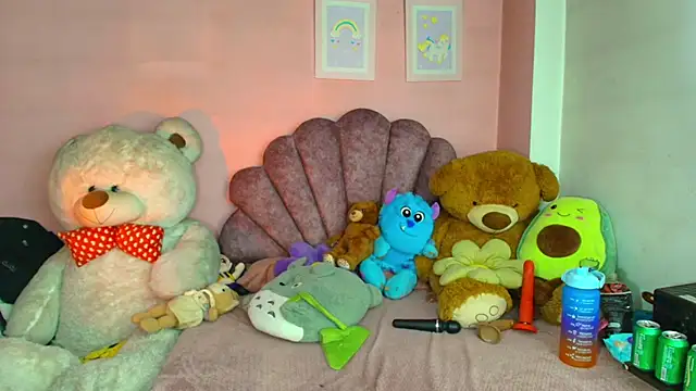 Pocahontascute 33 online show from 02.15.26