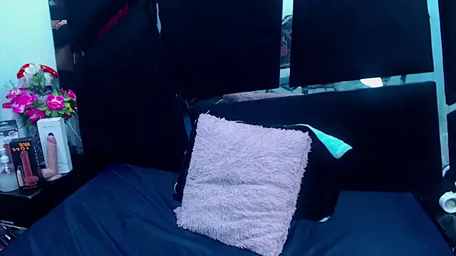 Snapshot of Cocoo_Nuth chatting on 12.20.24 Cocoo Nuth online show from 12.20.24