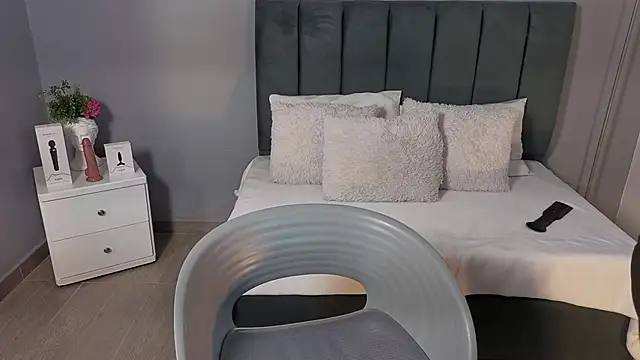 Snapshot of Alli_cooper chatting on 04.16.26 Alli cooper online show from 04.16.26