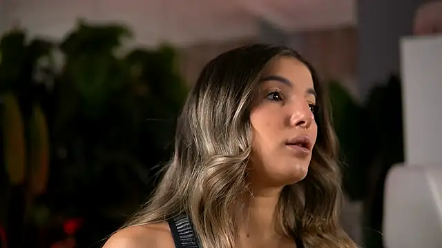 Snapshot of KellyMathews chatting on 03.19.26 KellyMathews online show from 03.19.26