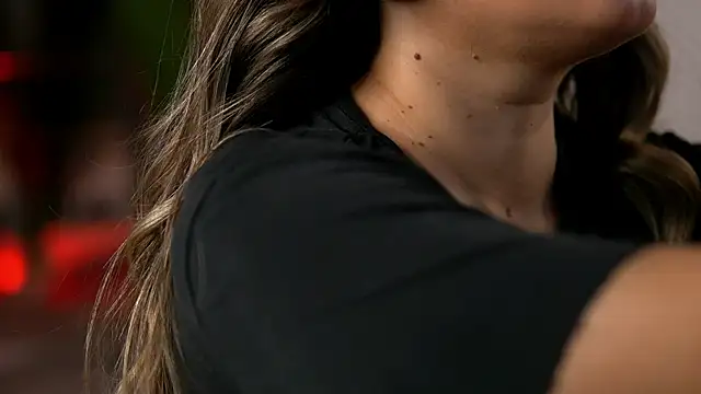 Snapshot of KellyMathews chatting on 04.03.26 KellyMathews online show from 04.03.26