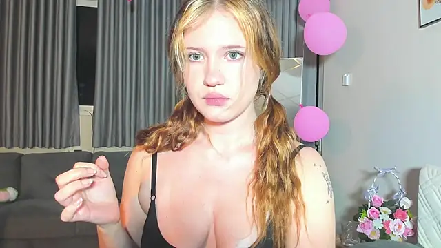 Snapshot of HanahCute chatting on 03.15.25 HanahCute online show from 03.15.25