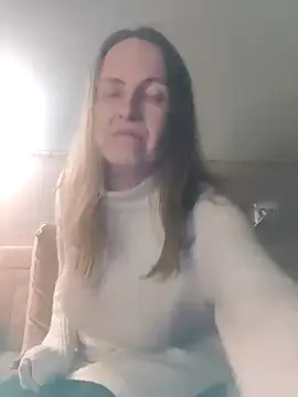 Snapshot of Evelina_cute chatting on 12.24.24 Evelina cute online show from 12.24.24