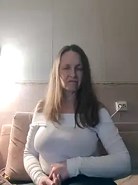 Snapshot of Evelina_cute chatting on 02.26.25 Evelina cute online show from 02.26.25