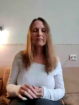 Snapshot of Evelina_cute chatting on 02.27.25 Evelina cute online show from 02.27.25