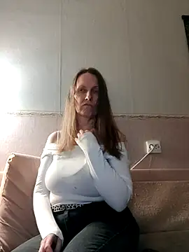 Snapshot of Evelina_cute chatting on 02.27.25 Evelina cute online show from 02.27.25