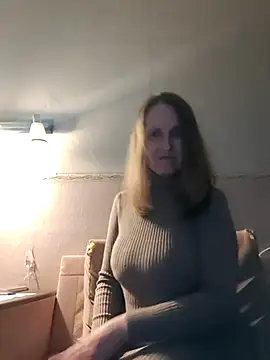 Snapshot of Evelina_cute chatting on 10.11.25 Evelina cute online show from 10.11.25