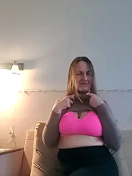 Snapshot of Evelina_cute chatting on 10.23.25 Evelina cute online show from 10.23.25