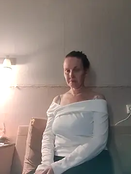 Snapshot of Evelina_cute chatting on 11.16.25 Evelina cute online show from 11.16.25