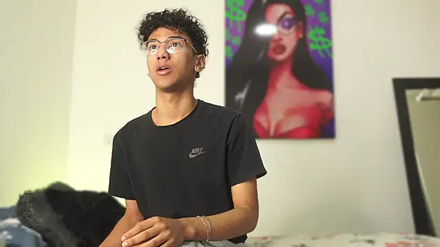 Snapshot of harrytwink18 chatting on 12.05.24 harrytwink18 online show from 12.05.24