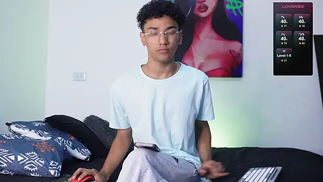 Snapshot of harrytwink18 chatting on 01.07.25 harrytwink18 online show from 01.07.25