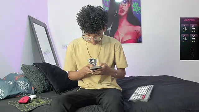 Snapshot of harrytwink18 chatting on 01.29.25 harrytwink18 online show from 01.29.25