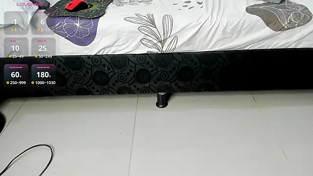 Snapshot of harrytwink18 chatting on 12.17.25 harrytwink18 online show from 12.17.25